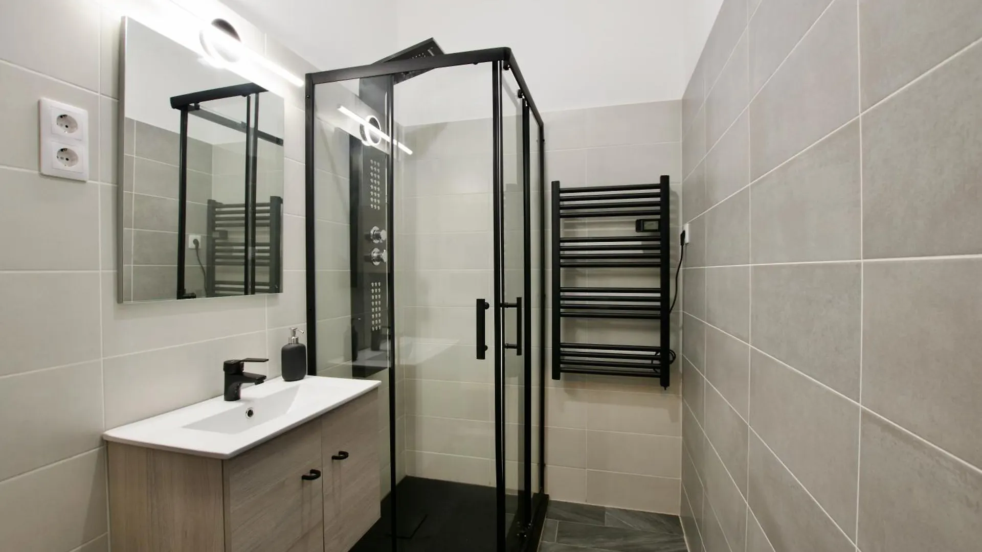 Standard Apartment By Hi5- Bacso Studio Budapest